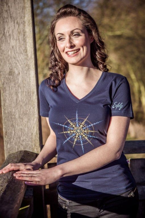 Damen T-Shirt mit V-Ausschnitt blau mit Kristall Erfolg gedruckt in Blau- und Gelbtönen