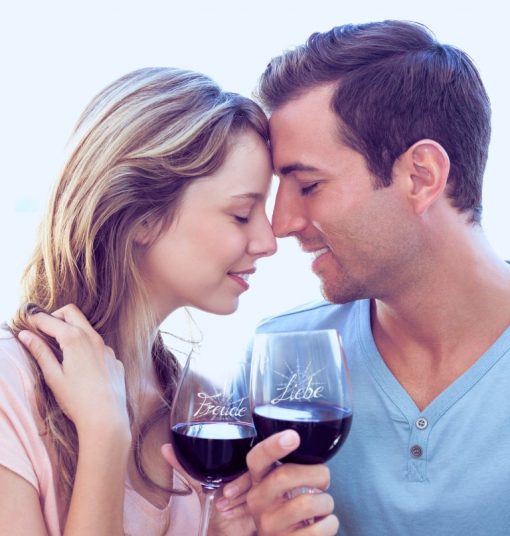 Pärchen mit Weingläser Liebe und Freude